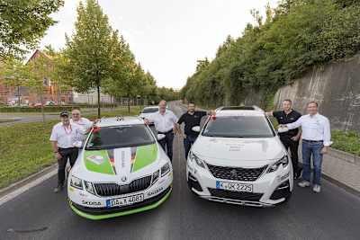 Die neuen Sicherheitsfahrzeuge von Skoda und Peugeot