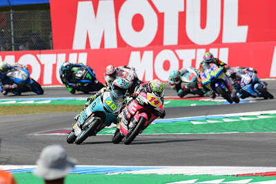 Letzte Schikane vor dem Ziel: Arbolino (14) gegen Dalla Porta (48), dahinter Kornfeil (84)