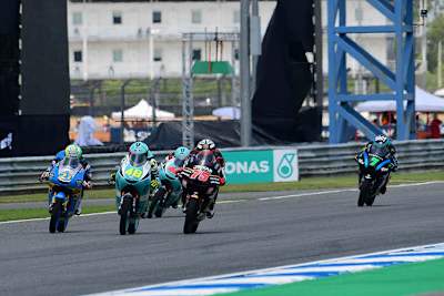 Zieldurchfahrt in Buriram: Lopez (21), daneben Dalla Porta (48) und Arenas (75)