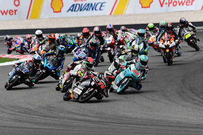 Start zum Moto3-Rennen: Arenas (75) stürzte Dalla Porta (48) siegte