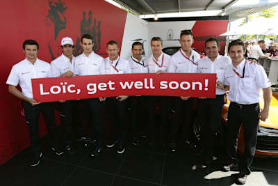 Audi-Fahrer grüssen Loic Duval