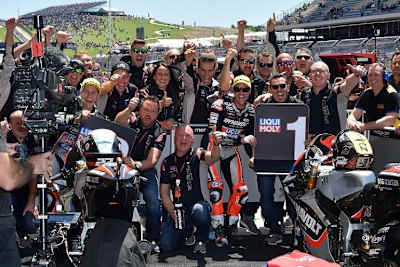 Jubel beim deutschen Dynavolt Intact GP Team