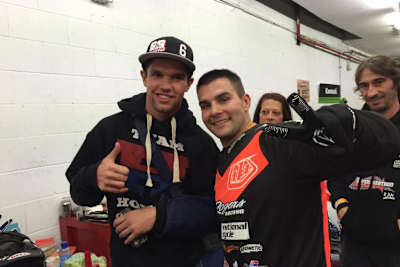 Brad Baker mit Armschlinge und sein amerikanischer Landsmann Jared Mees