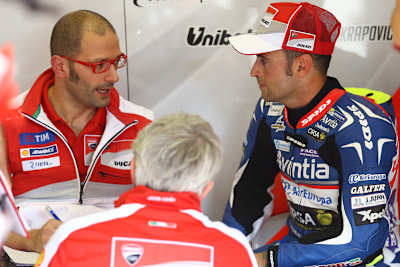 Héctor Barbera an der Ducati-Box