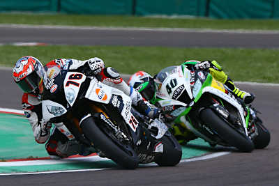 Loris Baz vor Roman Ramos