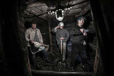 Marcel Schrötter, Brad Binder und Tom Lüthi im Bergwerk