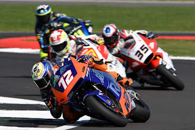 Das Rennen in Silverstone: Bezzecchi vor Aegerter, Chantra und Bulega