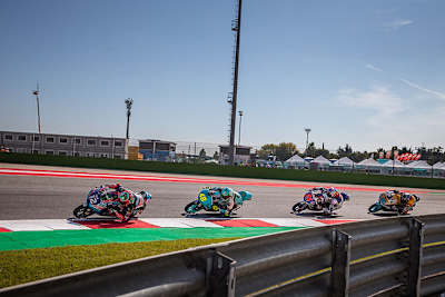 Das Rennen in Misano: Bezzecchi (12) führt vor Sieger Dall Porta, Di Giannantonio und Rodrigo