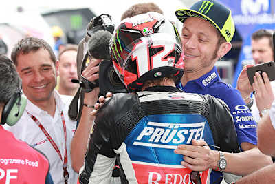 Marco Bezzecchi mit seinem Mentor Valentino Rossi