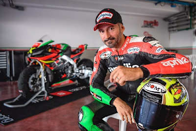 Max Biaggi vergleicht die käufliche RSV4-X mit seinem Werks-Superbike von 2015