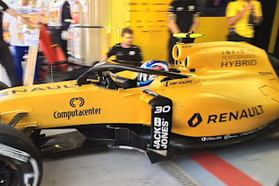 Jolyon Palmer mit einem Halo am Renault