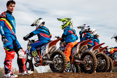 Marc Márquez trainiert mit 20 Mädchen und Jungen