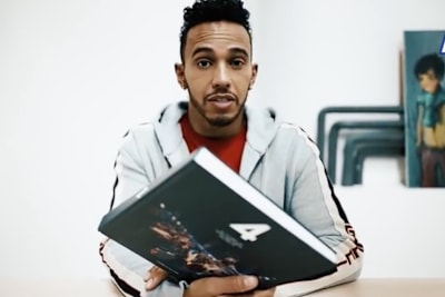 Lewis Hamilton mit dem neuen Buch