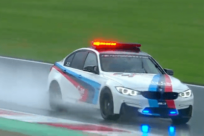 Loris Capirossi testete die Bedingungen mit dem Safety Car
