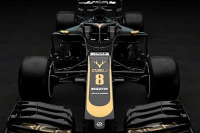 Das weckt Erinnerungen an den tollen John Player Special-Lotus der 70er und 80er Jahre