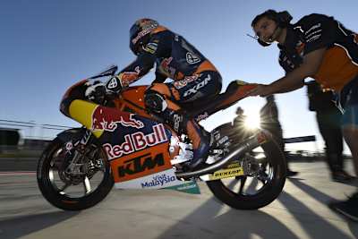 Weltmeister Brad Binder soll nun noch den Konstrukteurstitel für KTM sichern