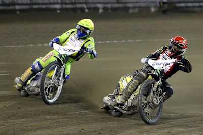 Martin Smolinski (re.) im Kampf mit Kenneth Bjerre