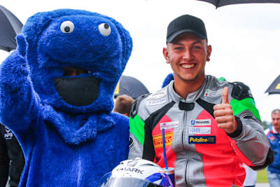 Der Niederländer mit seinem persönlichen Maskottchen