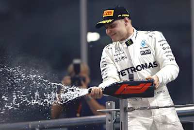 Valtteri Bottas mit Lewis Hamilton