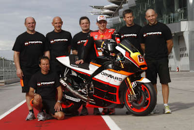 Das Forward-Team von Stefan Bradl: Guglielmo Andreini, Mirko Fiuzzi, Sergio Verbena, Stefan Bradl, Tex Geissler, Johnny Donelli. Vorne knieend: Florian Ferracci.