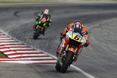 Stefan Bradl im Rennen in Sepang vor Bradley Smith