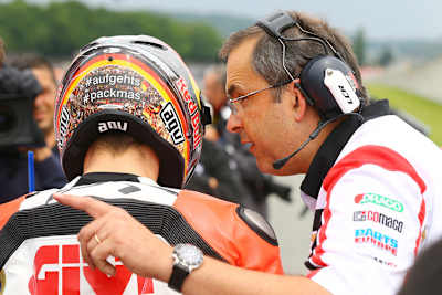 Stefan Bradl mit Crew-Chief Christophe «Beefy» Bourguignon