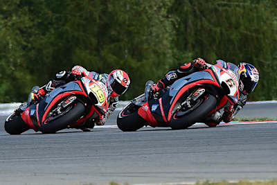 Stefan Bradl und Alvaró Bautista spornen sich gegenseitig an