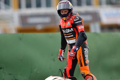 Stefan Bradl landete am Mittwoch frühzeitig im Kiesbett
