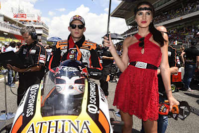 Stefan Bradl am Startplatz in Barcelona: Der Bayer will unbedingt auch die zweite Saisonhälfte bestreiten