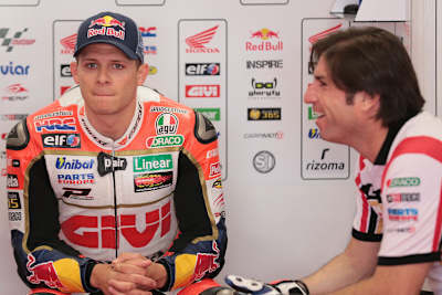 Stefan Bradl mit LCR-Teamkoordinator Oscar Haro