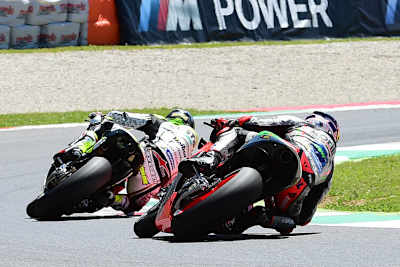 Das Rennen in Mugello: Cal Crutchlow hat Stefan Bradl überholt