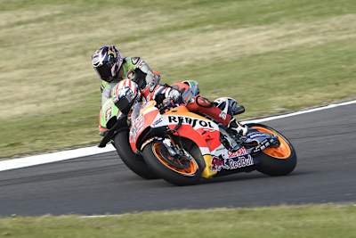 Heftiges Duell im Rennen in Australien: Stefan Bradl (innen) gegen Nicky Hayden