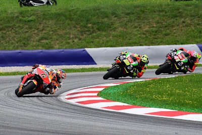 Im Rennen: Stefan Bradl vor dem Aprilia-Duo Iannone und Aleix Espargaró