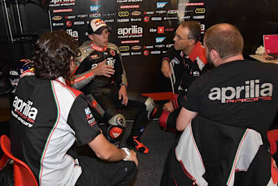 Stefan Bradl in der Aprilia-Box