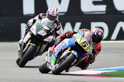 Assen-GP 2014: Stefan Bradl im Rennen vor Broc Parkes