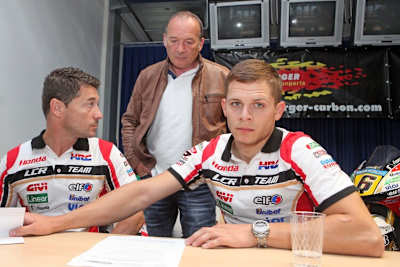 Sachsenring: Stefan Bradl stellte die Fireblade vor, links Cecchinello, dahinter Helmut Bradl