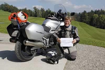 Ein schnelles, komfortables, zuverlässiges Motorrad erleichtert so ein unvernünftiges Vorhaben wesentlich