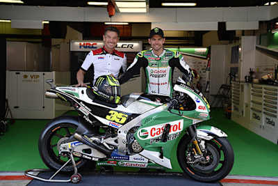 Cal Crutchlow mit Teamchef Lucio Cecchinello: In Katalonien in Castrol-Farben