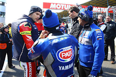 Leon Camier (li.) und Sandro Cortese stehen bei Puccetti auf der Liste