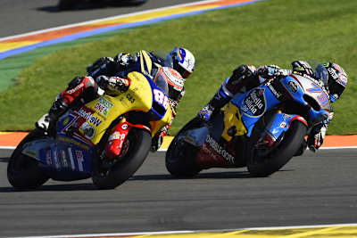 Das Duell: Suter-Pilot Ricky Cardus (links) gegen Kalex-Fahrer Alex Márquez (73)