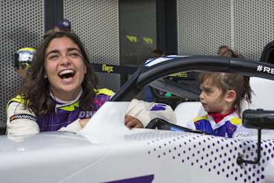 Jamie Chadwick träumt weiterhin vom F1-Aufstieg – und inspiriert bereits die nächste Generation von Rennfahrerinnen
