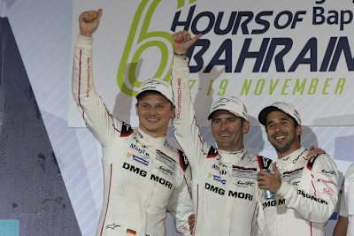 Die Sportwagen-Weltmeister: Marc Lieb, Romain Dumas und Neel Jani (v.li.)