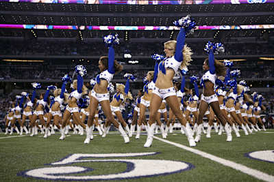 Die Cheerleaders der «Dallas Cowboys» treten in Austin auf