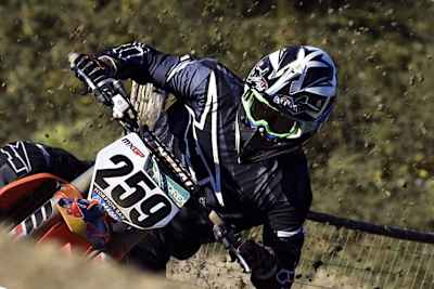 Glenn Coldenhoff bereitet sich auf der 450er KTM in Italien vor und ist von seinem neuen Arbeitsgerät begeistert