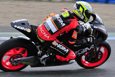 Simone Corsi bei den ersten Runden auf der Forward-KLX heute in Jerez