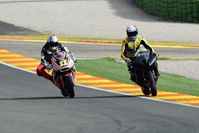 Sandro Cortese auf der 2016er-Kalex und Alex Rins mit seiner 600-ccm-Honda