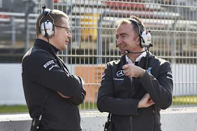 Motorenchef Andy Cowell (links) mit Mercedes-Technikdirektor Paddy Lowe