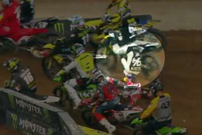 Ken Roczen flog in Houston mit einem Rückwärtssalto ab und verletzte sich am rechten Fuß