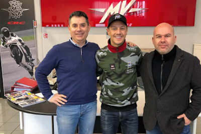 Domi Aegerter mit Paolo Bianchi (li.) und Adrian Morton