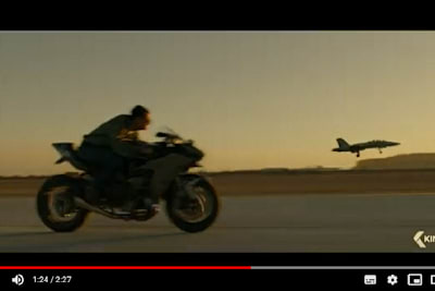 Tom Cruise alias Maverick steht auf Speed - da kommt als sein Motorrad nur eine Kawasaki H2in Frage